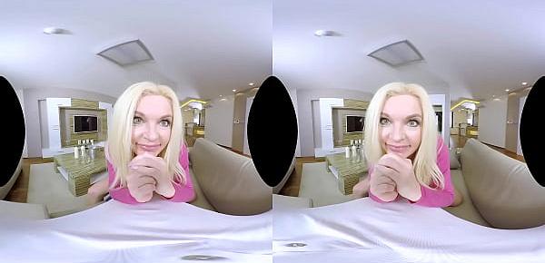  Casey Szilvia has an evening of pleasure in VR